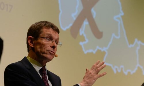 Street loses first vote as Mayor Street loses first vote as Mayor